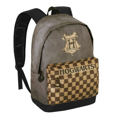Mochila cinzenta com bolso xadrez e símbolos de Hogwarts