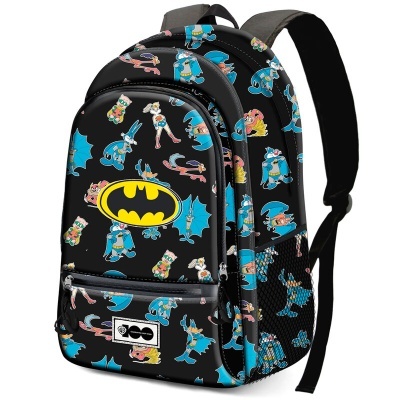 Mochila preta com padrão de personagens animados e logo do Batman