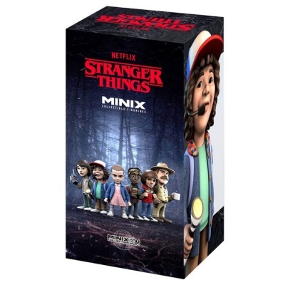 Embalagem preta de coleção Minix Stranger Things com personagens em miniatura e fundo de floresta.