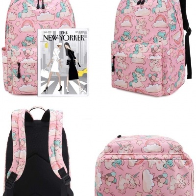 Mochila rosa com padrão de unicórnios e nuvens, com vários ângulos e capa da revista THE NEW YORKER para comparação de tamanho