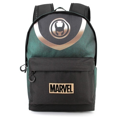 Mochila verde escuro e preta com bolso frontal e etiqueta MARVEL.