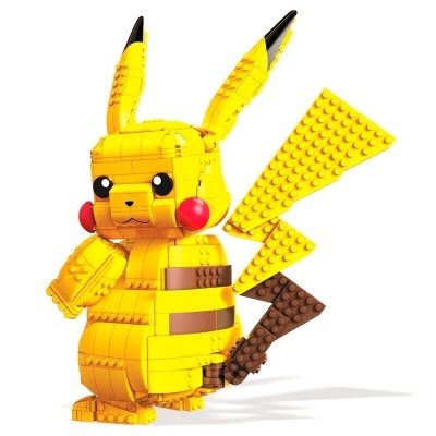 Figura de Pikachu feita de peças de LEGO amarelas e castanhas