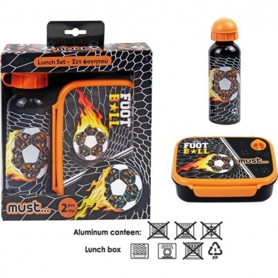 Conjunto lancheira e garrafa tema futebol com decoração em chamas e rede.