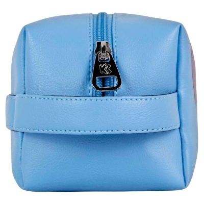 Bolsa de maquilhagem azul claro com fecho metálico e símbolo no puxador.