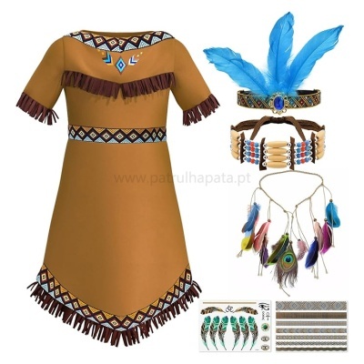 Vestido castanho com franjas e acessórios de penas e padrões índios