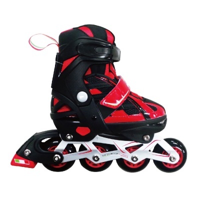 Patins em linha preto e vermelho com rodas vermelhas e pretas