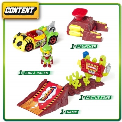 Conjunto de brinquedos com carrinho, lançador, figura humana, rampa e zona de cactos com placa de aviso.