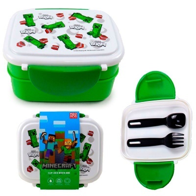 Tupperware quadrado verde e branco decorado com personagens Minecraft e talheres pretos