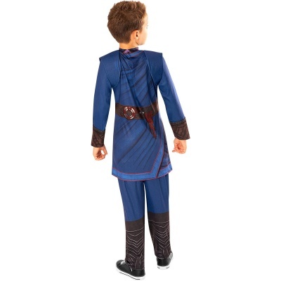 Fato infantil azul com detalhes castanhos e pretos visto de costas