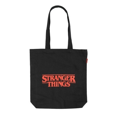 Saco tote preto com logo Stranger Things vermelho