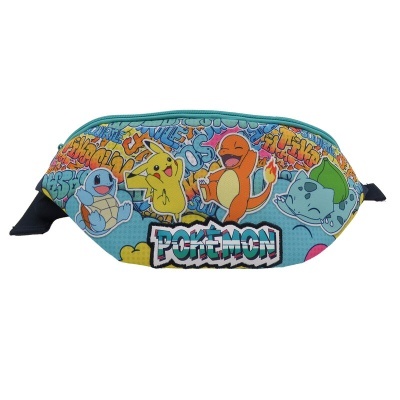 pochete azul clara com personagens de Pokémon e texto POKÉMON