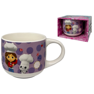 Caneca em cerâmica com personagens de cozinheiro e animal fofo em fundo lilás com bolas roxas e embalagem rosa
