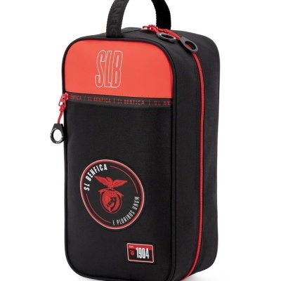 Bolsa preta e vermelha para calçado com fecho vermelho e símbolos do SL Benfica.