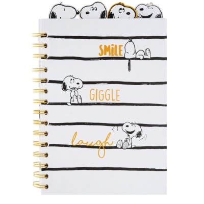 Caderno branco com listras pretas, desenhos e texto em amarelo com tema Snoopy.