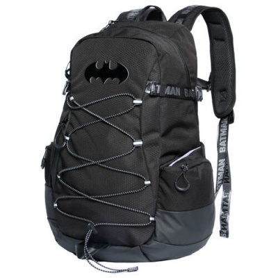 Mochila preta com logo do Batman e cordão elástico na frente