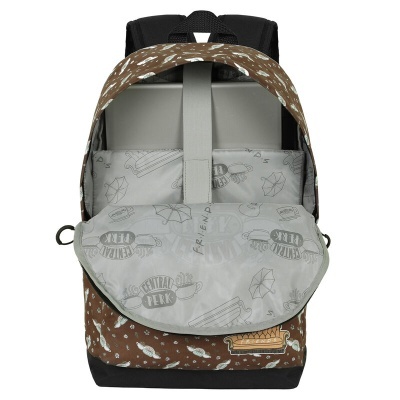 Mochila castanha com padrão branco e interior cinzento ilustrado com desenhos de chávenas e fatias de bolo