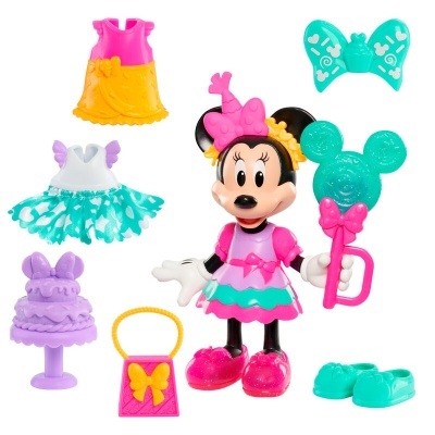 Boneca Minnie com acessórios de roupa e objetos coloridos de plástico