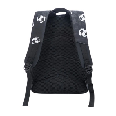 Mochila preta com alças com padrão de bolas de futebol e parte traseira acolchoada preta