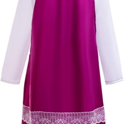 Vestido roxo com detalhe em renda branca usado sobre blusa branca de manga comprida, vista posterior