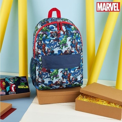 Mochila infantil azul com super-heróis Marvel e bolso frontal azul escuro