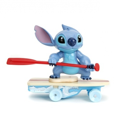 Figura Stitch azul com remo vermelho em skate de madeira e rodas azuis