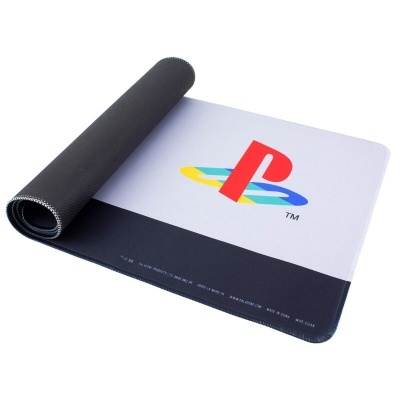 Tapete para rato branco com logo colorido da PlayStation e parte inferior preta.