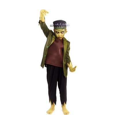 Criança com fantasia de monstro Frankenstein com máscara verde e roupa colorida