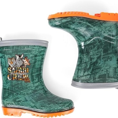 Botas de chuva verdes infantis com sola laranja e etiqueta Safari Crew