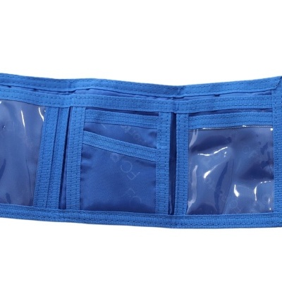 Carteira tri-fold azul com compartimentos transparentes