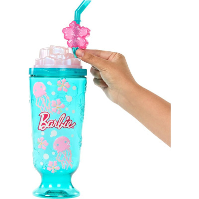 Copo plástico azul Barbie com tampa rosa e canudo com flor, decorado com águas-vivas e flores
