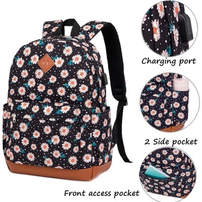 Mochila preta com padrão de margaridas brancas e rosa e base castanha com bolsos e porta de carregamento