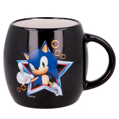Caneca preta com imagem do Sonic da SEGA