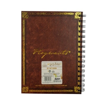 Caderno de capa castanha com texto dourado Hogwarts e etiqueta Harry Potter
