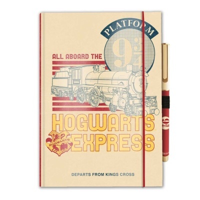 Caderno creme com ilustração de comboio e texto Hogwarts Express, elástico vermelho e caneta