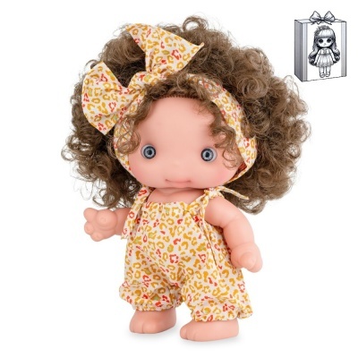 Boneca com cabelo castanho encaracolado e roupa amarelo com padrão animal print