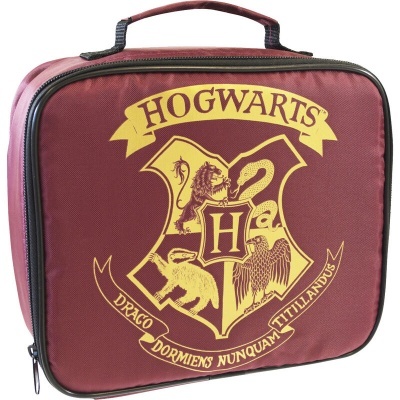 Estojo vermelho com brasão amarelo de Hogwarts e alça preta