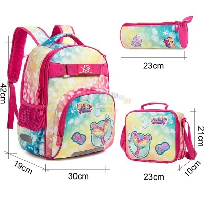 Mochila, saco e estojo escolar coloridos com tema de unicórnio e texto 'BEAUTIFUL SHOPPING'