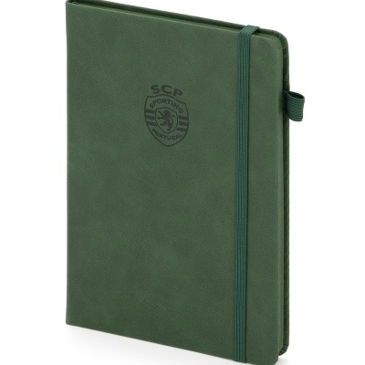 Caderno verde com logotipo SCP Sporting Portugal na capa.