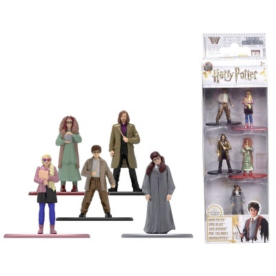 Conjunto de cinco figuras de ação Harry Potter com embalagem transparente ao lado