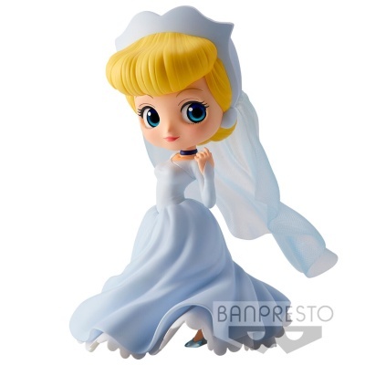 Figura colecionável da Cinderella em vestido de noiva branco com véu.