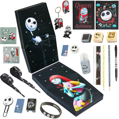Conjunto de papelaria temática The Nightmare Before Christmas com diversos itens decorados