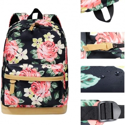 Mochila floral preta com flores rosa e bege
