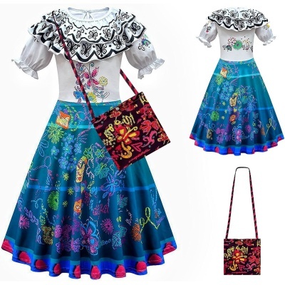 Conjunto de roupa feminina com blusa branca bordada, saia azul estampada e mala preta com padrão floral colorido.