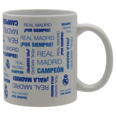 Caneca branca com texto azul Real Madrid por toda a superfície