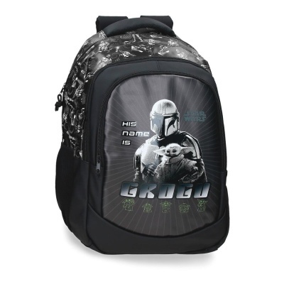 Mochila preta com imagem do personagem The Mandalorian e texto His name is Grogu