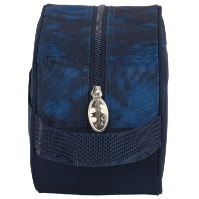 Necessaire com padrão azul e símbolo do Batman no puxador do fecho