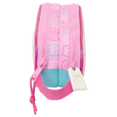 Estojo escolar rosa com fechos zip e padrão de letras e rostos coloridos