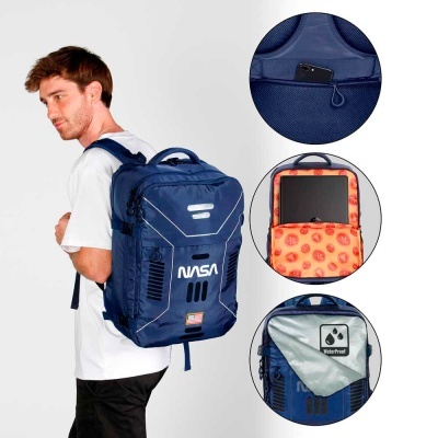 Mochila azul escura NASA com compartimentos e interior vermelho com padrões