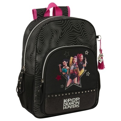 mochila preta com padrão linhas brancas e imagem personagens femininas coloridas