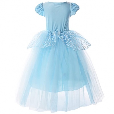 Vestido azul claro de criança com saia de tule e detalhe em organza prateada.